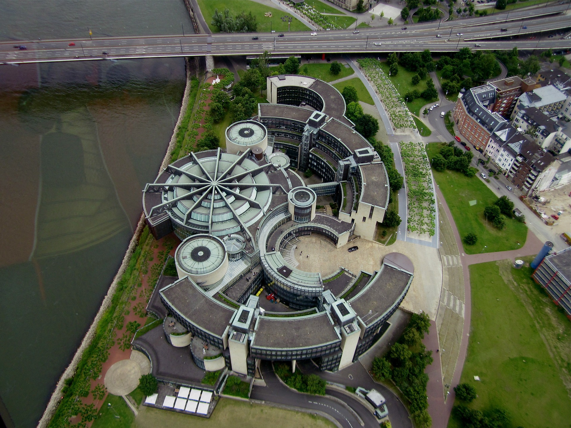 dusseldorf-g8cf359acc_1920